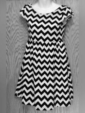 George Girls Dress Size Large 10/12 Black White Chevron Striped